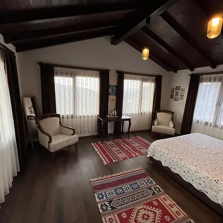 Sirince Citak Konaklari - Panoramik Manzarali Kral Dairesi B&B *