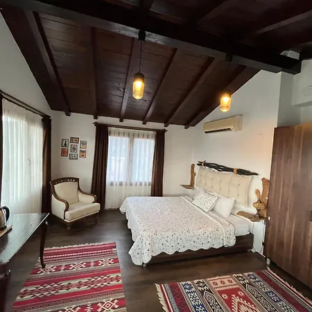 B&B Sirince Citak Konaklari - Panoramik Manzarali Kral Dairesi *